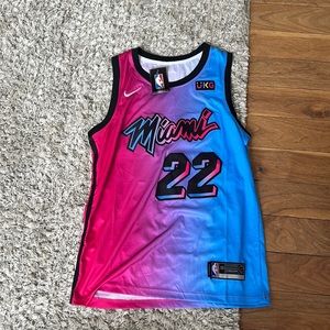 Jimmy butler jersey size L (men’s L)